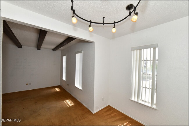 Building Photo - 6201 Escondido Dr