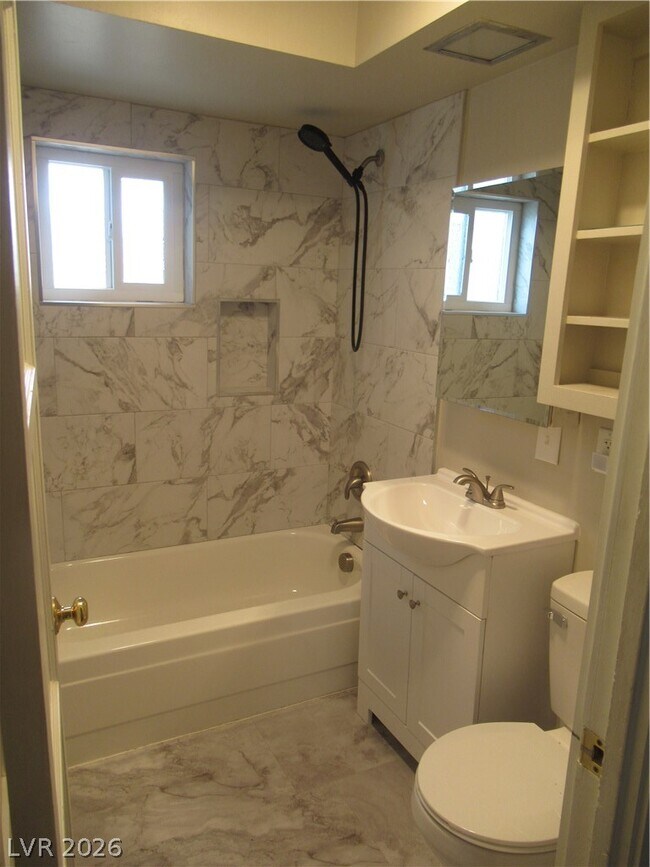 Building Photo - 107 E Pacific Ave