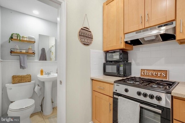 Building Photo - 626 S 19th St