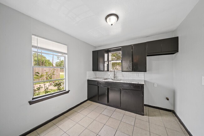 Primary Photo - 1012 Ann St