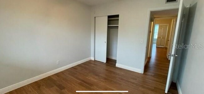 Building Photo - 2448 Columbia Dr