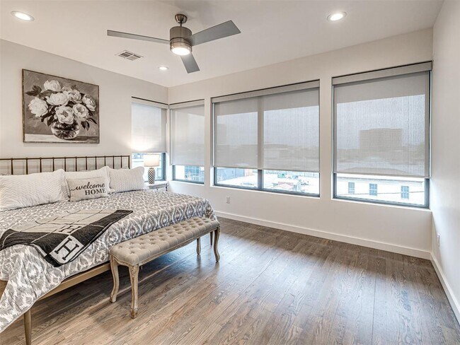 Building Photo - 825 NW 6th St