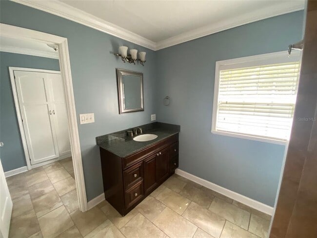 Building Photo - 1025 Hunter Ave