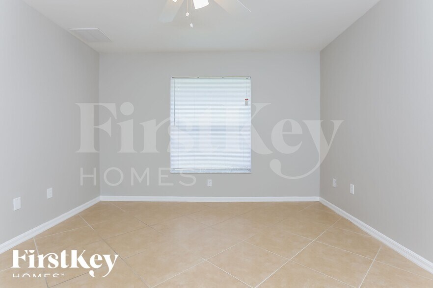 Building Photo - 4709 Nora Ave S