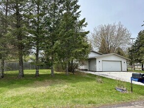 Building Photo - You've found it. This spacious 4-bedroom, 2-bathroom gem in Duluth's Kenwood neighborhood has a l...