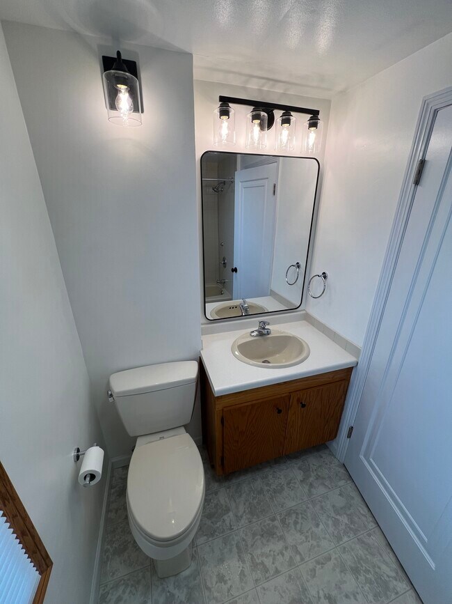 Building Photo - 2302 2nd Ave N