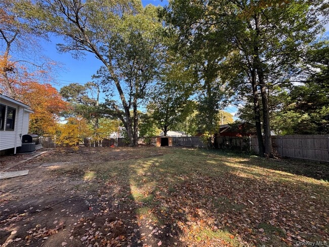 Building Photo - 75 Valley Dr