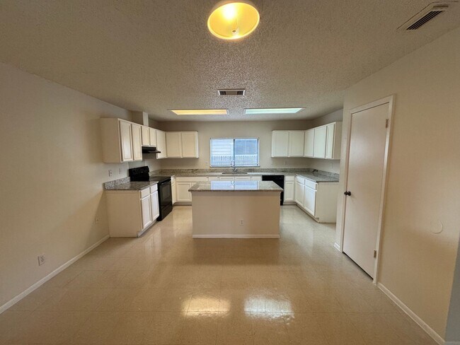 Building Photo - Spacious 3-Bedroom Home Near Randolph AFB ...