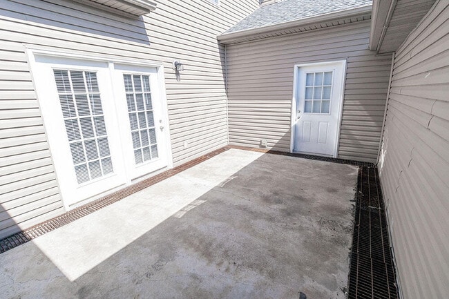 Building Photo - 1924 Center St