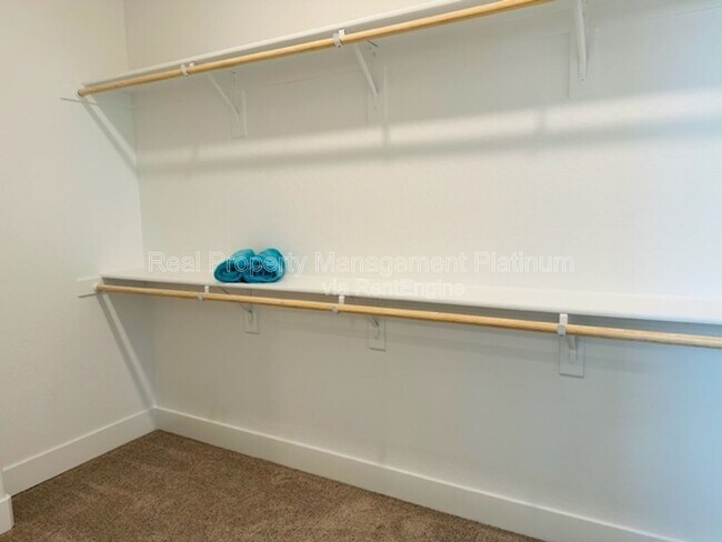 Building Photo - 2879 E Teaberry Dr