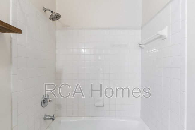 Building Photo - 243 E 11th St