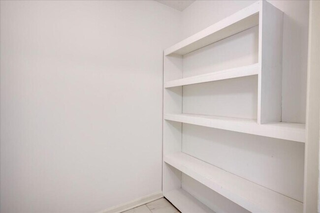 Building Photo - 3128 Village West Drive