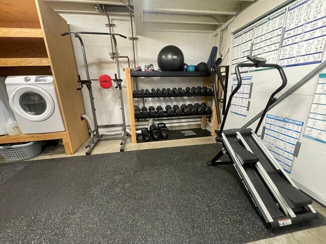 Building Photo - 1558 Wakefield Ave