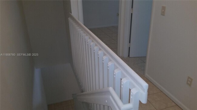 Building Photo - 13950 NE 2nd Ave