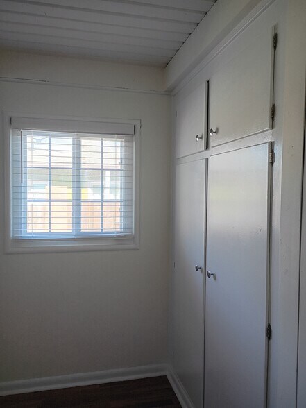 Building Photo - 5605 Layton Dr