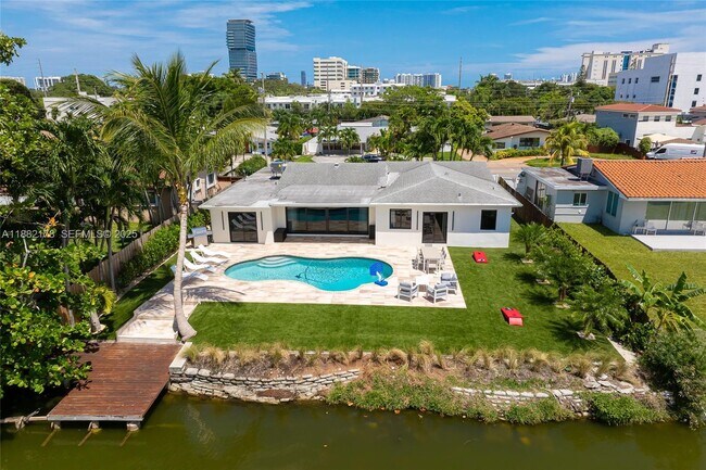 Building Photo - 21230 NE 25th Ct