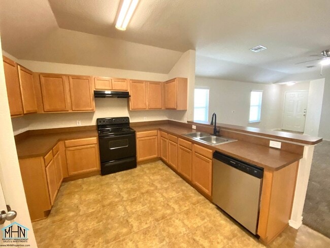 Building Photo - Inviting, Bright, Fresh, and Ready to Welc...