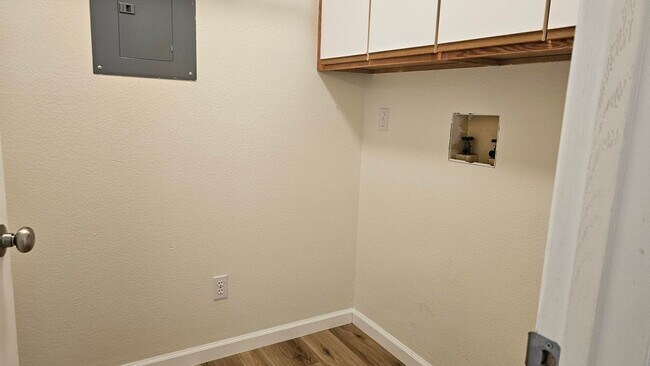 Building Photo - Shoshone Duplex