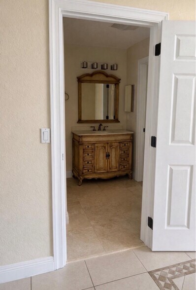 Building Photo - 9616 Golf State Park Way