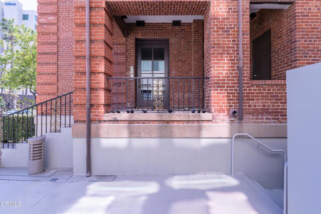 Building Photo - 139 S Los Robles Ave