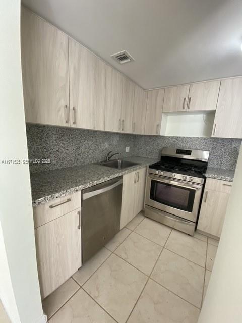 Building Photo - 2539 S Bayshore Dr