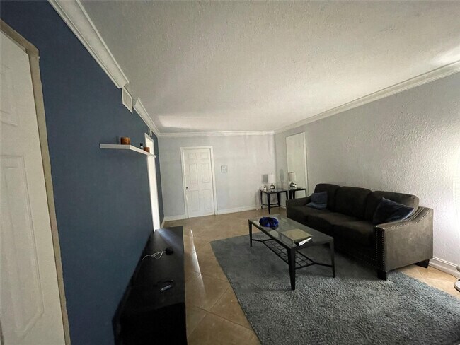 Building Photo - 6075 N Sabal Palm Blvd