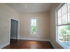 Building Photo - 518 E Lemon Ave