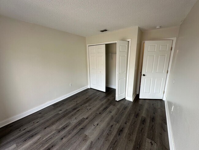 Building Photo - 8824 Coral Palms Ct