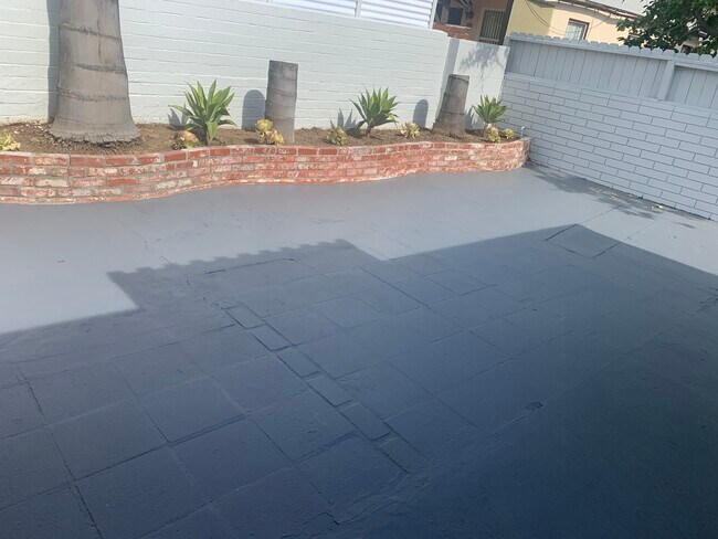 Backyard. Newly painted. - 722 Raleigh St