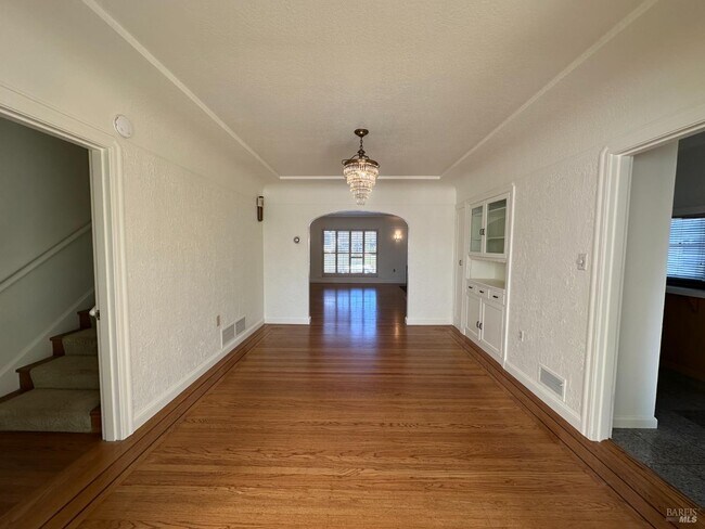 Building Photo - 258 W J St