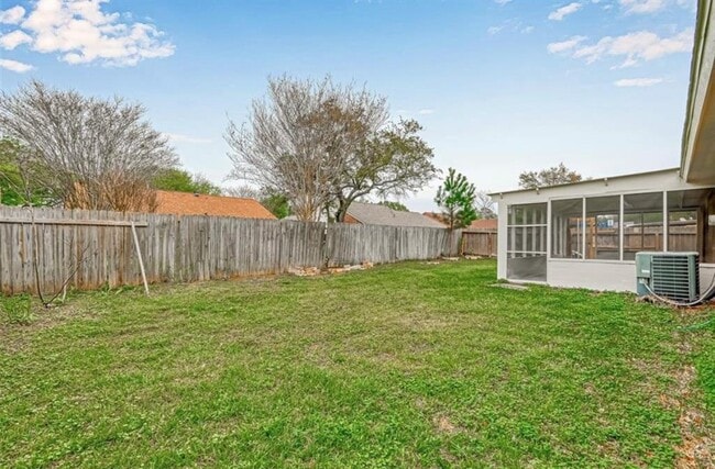 Building Photo - 16910 Cairngale St