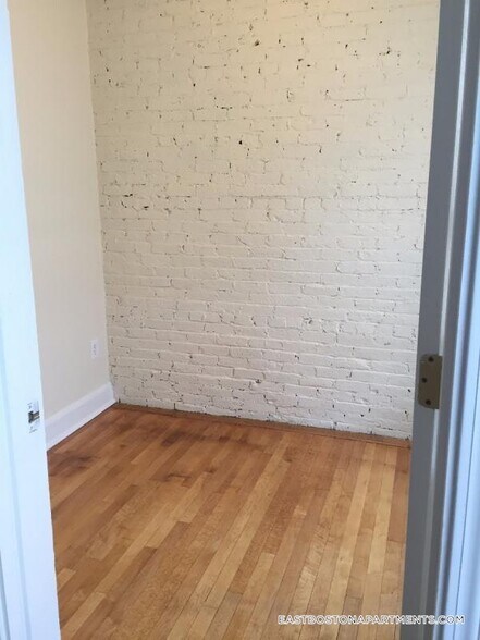 Building Photo - 25 Chelsea St