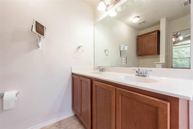 Building Photo - 10502 Wylie Dr