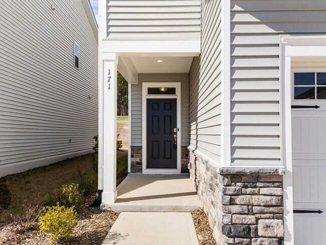 Building Photo - Charming 3BD/2.5BA Located In raleigh NC!!!