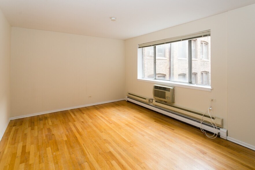 Building Photo - 675 W Wrightwood Ave