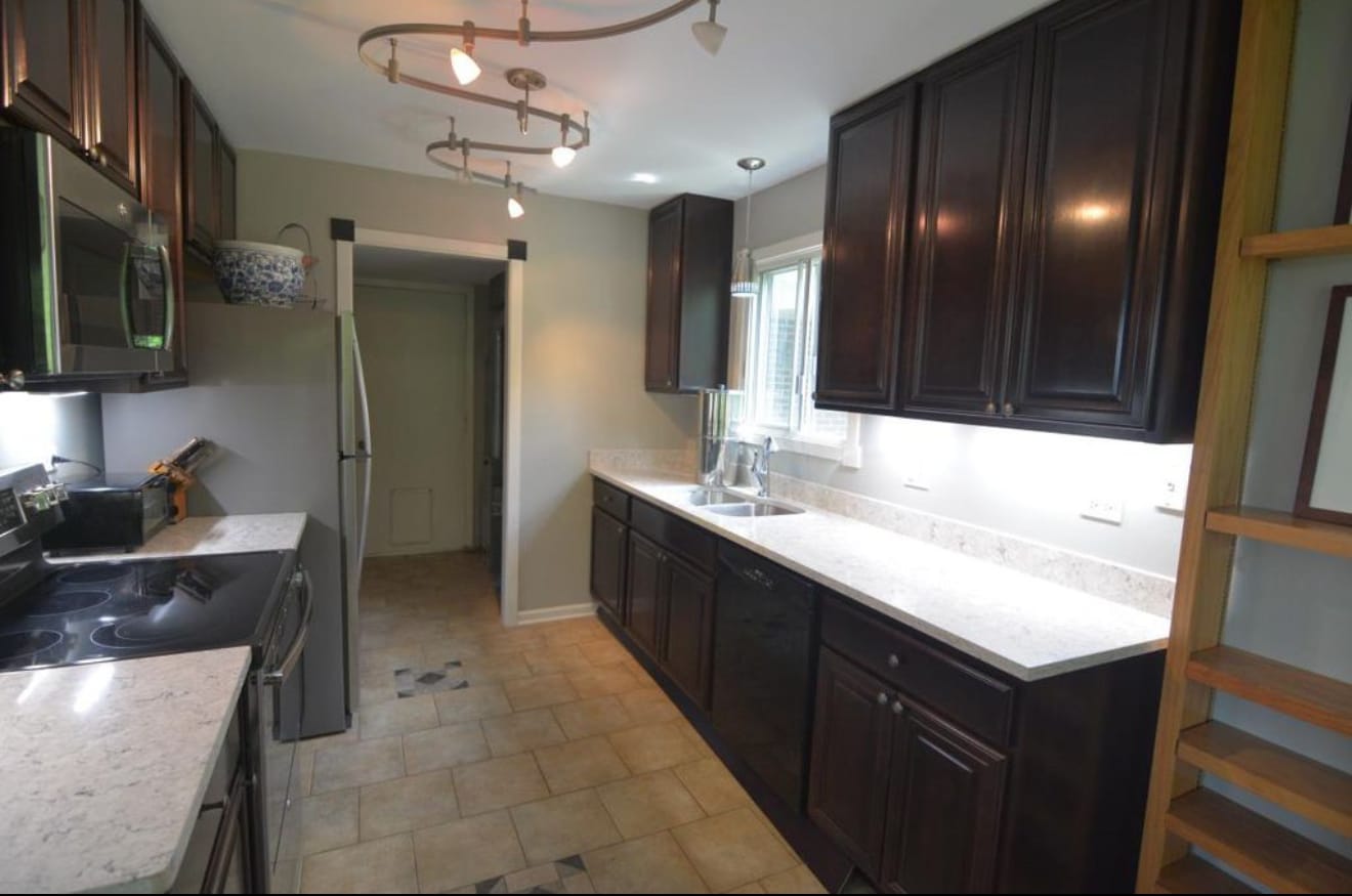 Building Photo - 1330 Barclay Ln