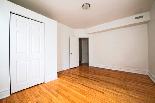 Building Photo - 6933 S Indiana Chicago, IL 60637