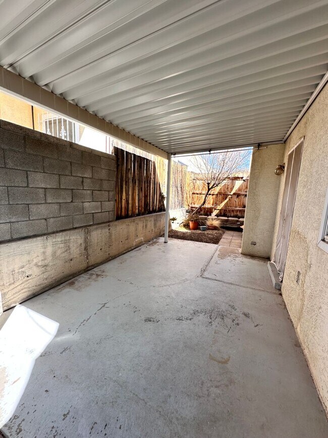 Building Photo - Move in Special! 2 Bedroom 2 Bath Townhome w/2 Car Garage and Refrigerated Air