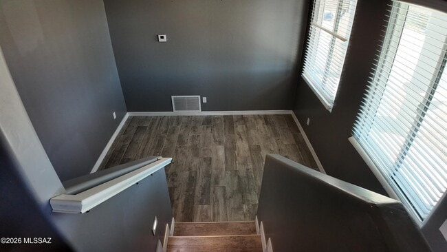 Building Photo - 339 Circulo Chica