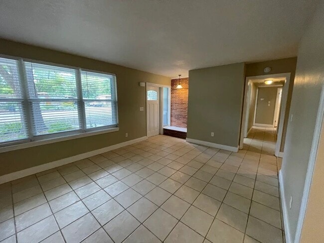 Building Photo - 107 Glen Ridge Ave