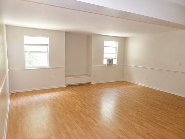 Building Photo - 1006 S Prospect Ave