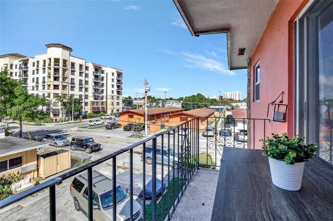 Building Photo - 458 SW 9th St