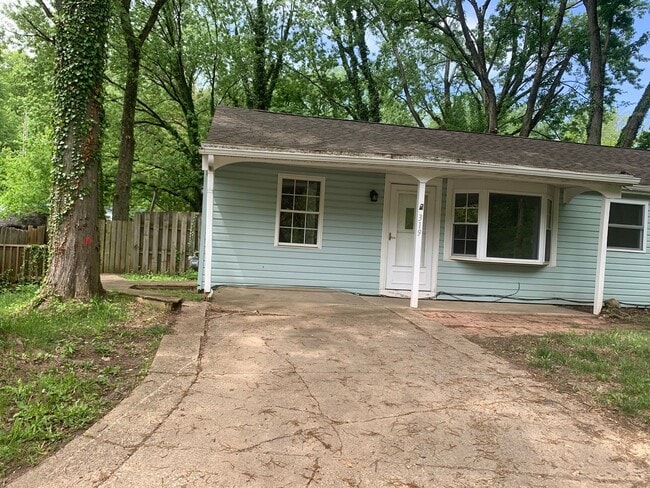 Building Photo - MADISON RANCH WITH 2 BATHS!