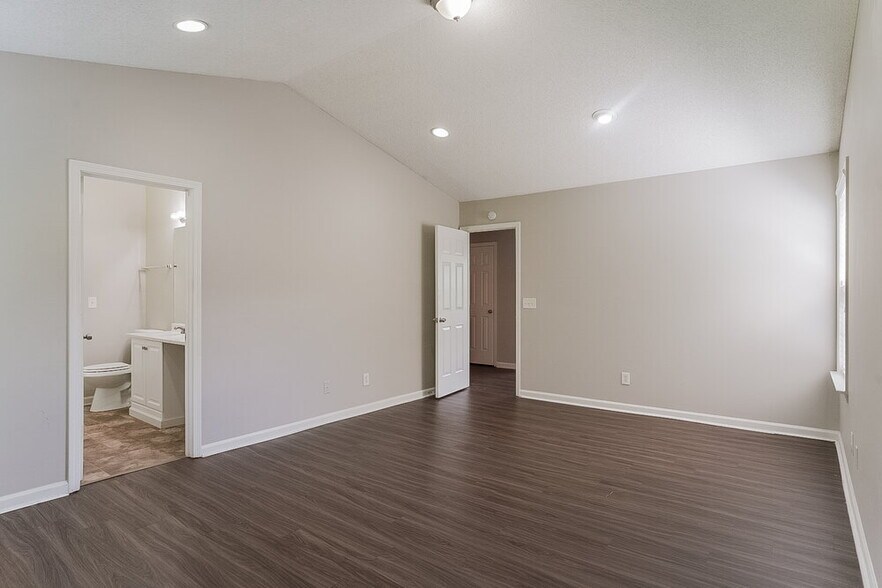 Building Photo - 6726 Brookfield Way