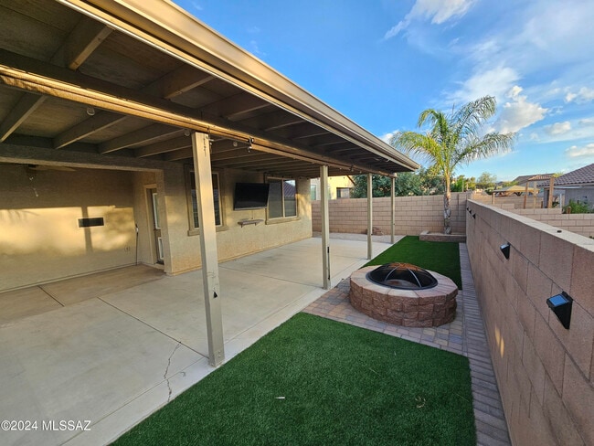 Building Photo - 6652 W Fishermans Dr