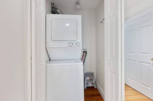 Building Photo - 85 E Brookline St