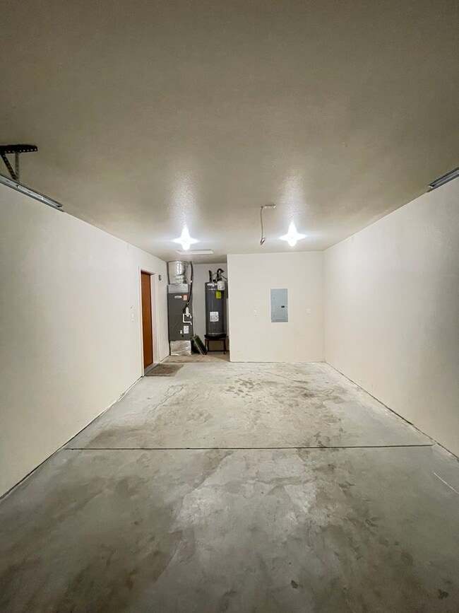 Building Photo - 1649 Pheasant St