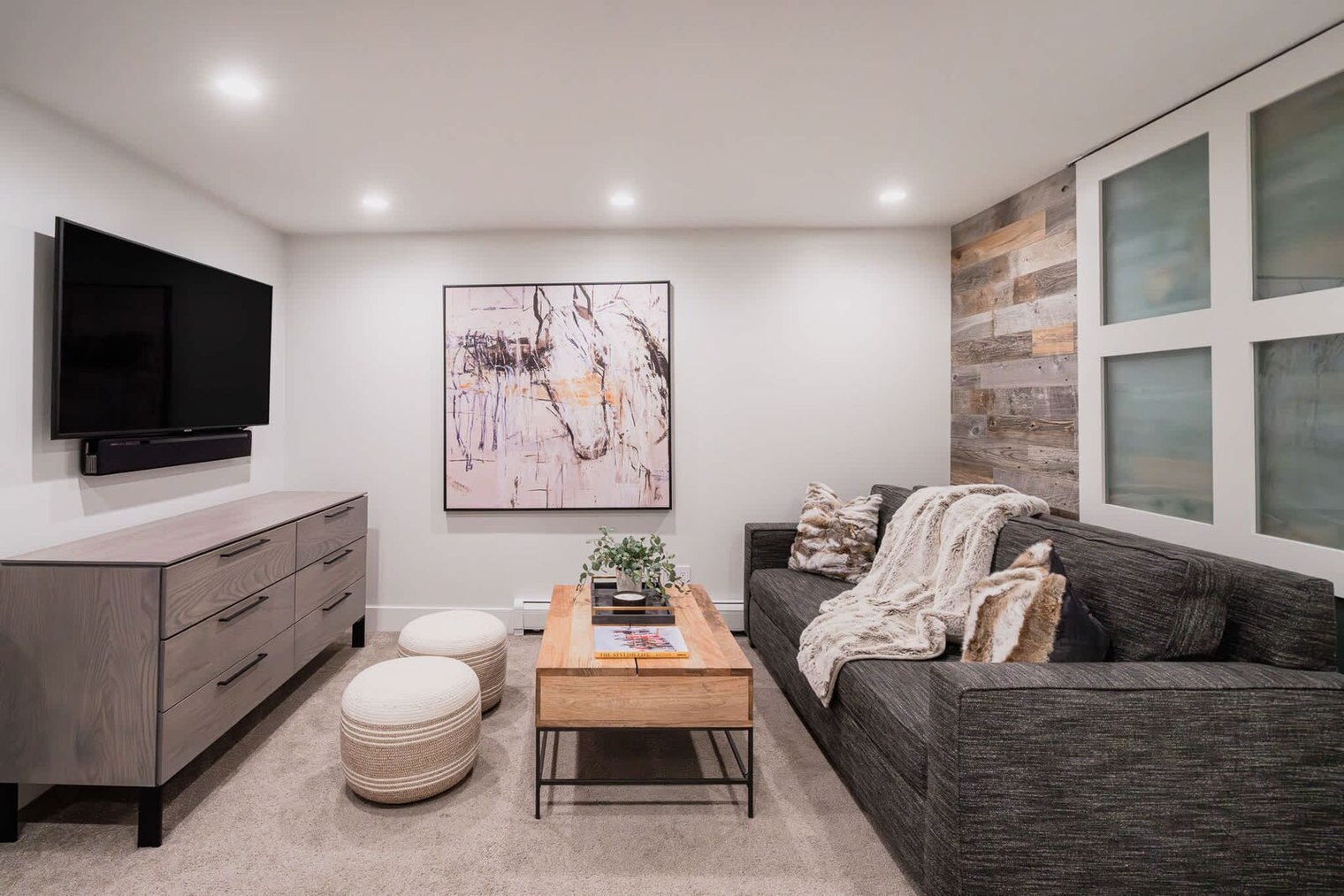 Building Photo - 800 E Hyman Ave