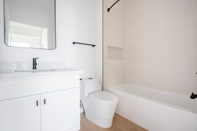 Building Photo - 1616 N Serrano Ave