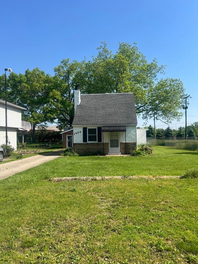 Building Photo - 1480 Marsdale Ave